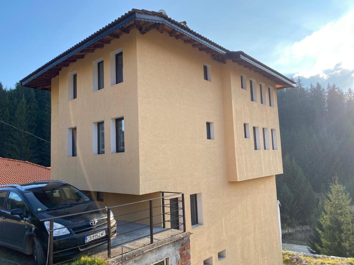 Appartamento Stoykite Escape House Esterno foto